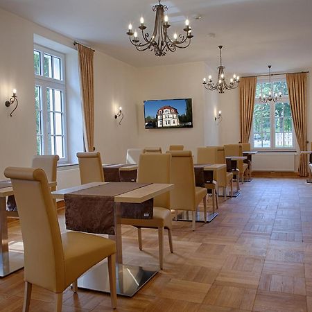 Hotel Dirks Am Schloss บัดเพอร์ทอนท์ ภายนอก รูปภาพ