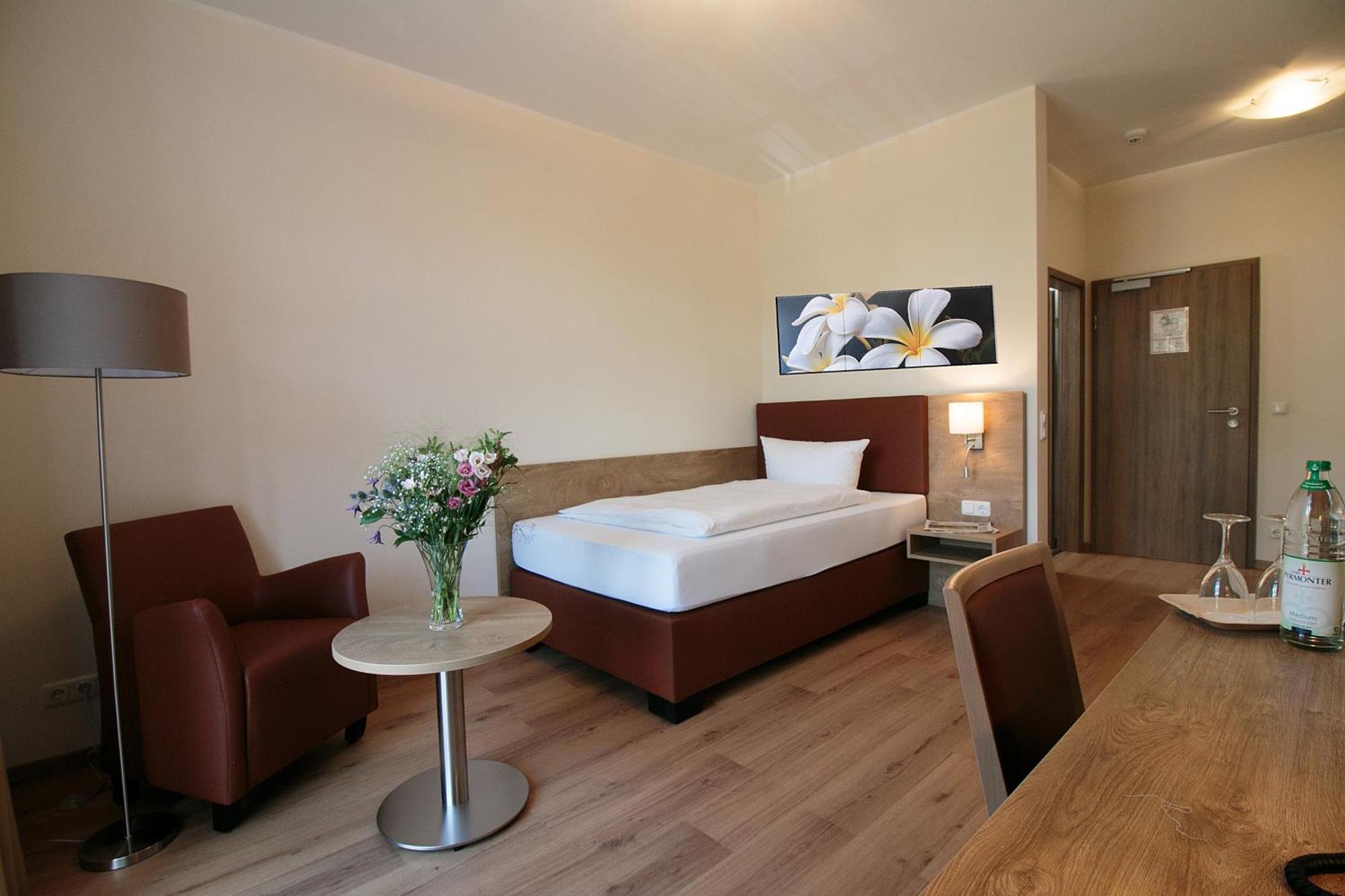 Hotel Dirks Am Schloss บัดเพอร์ทอนท์ ภายนอก รูปภาพ