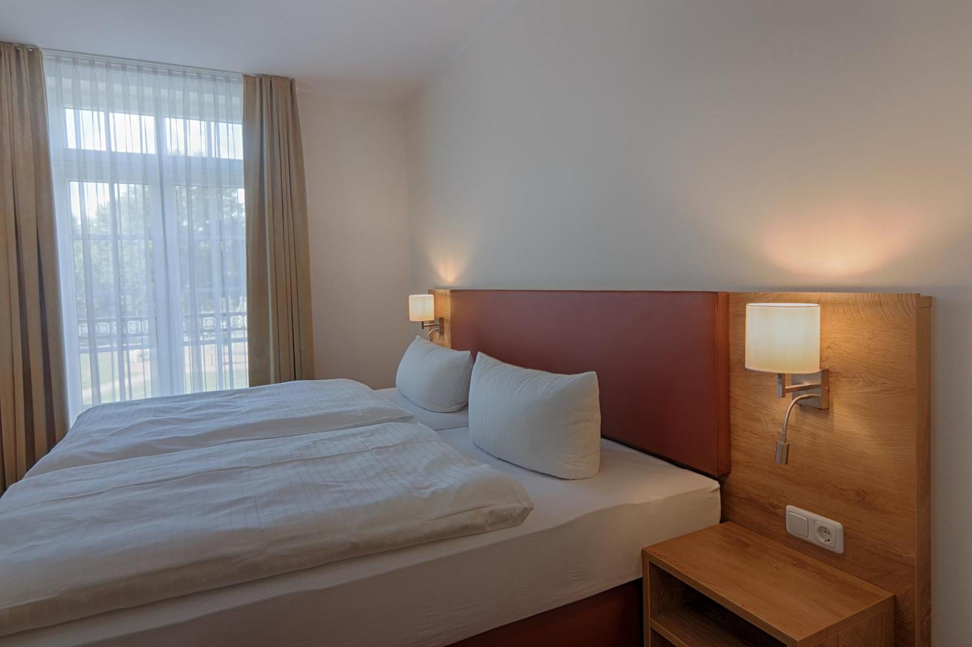 Hotel Dirks Am Schloss บัดเพอร์ทอนท์ ภายนอก รูปภาพ