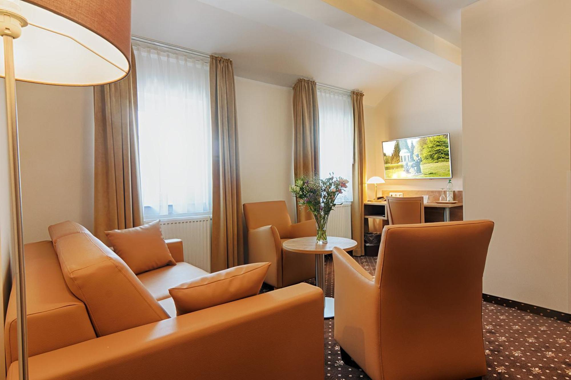 Hotel Dirks Am Schloss บัดเพอร์ทอนท์ ภายนอก รูปภาพ