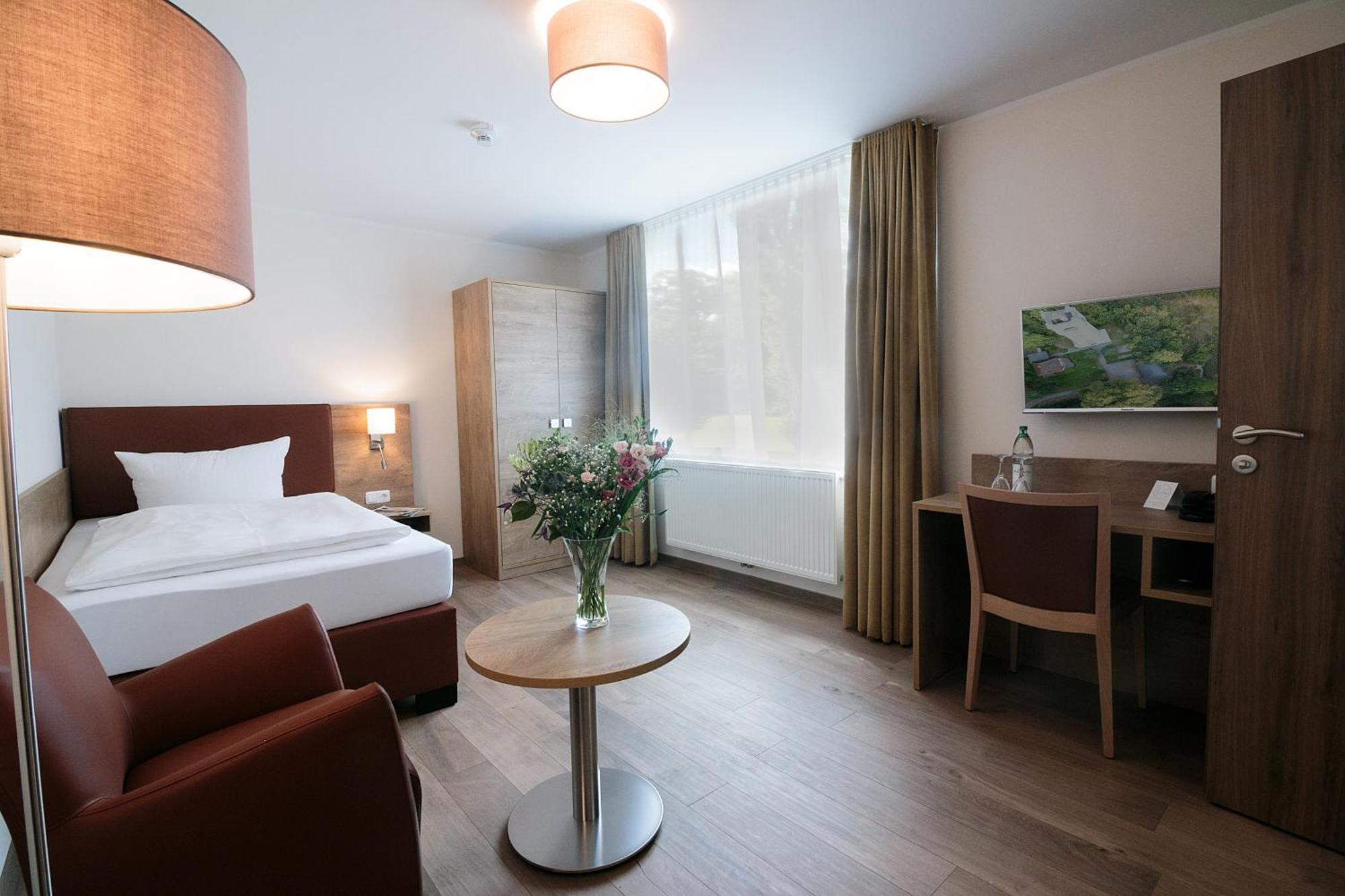 Hotel Dirks Am Schloss บัดเพอร์ทอนท์ ภายนอก รูปภาพ