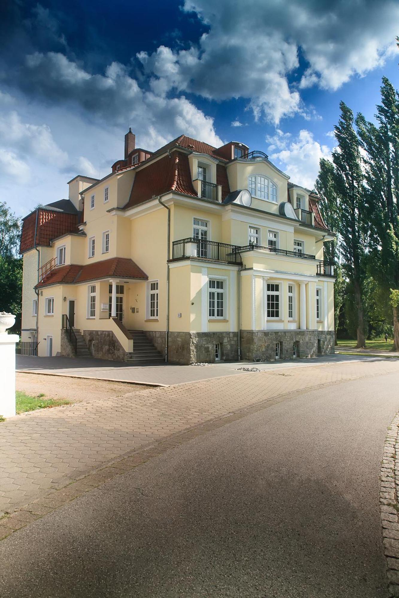 Hotel Dirks Am Schloss บัดเพอร์ทอนท์ ภายนอก รูปภาพ