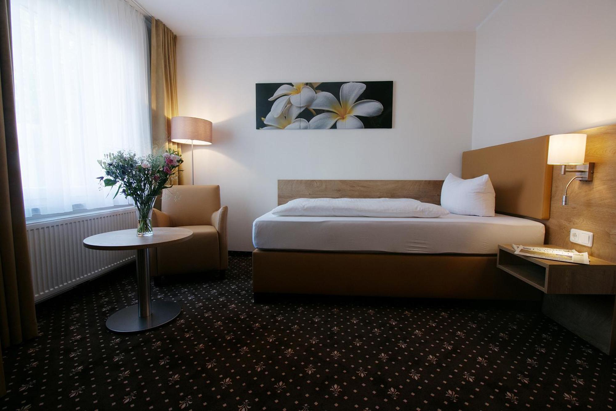 Hotel Dirks Am Schloss บัดเพอร์ทอนท์ ภายนอก รูปภาพ