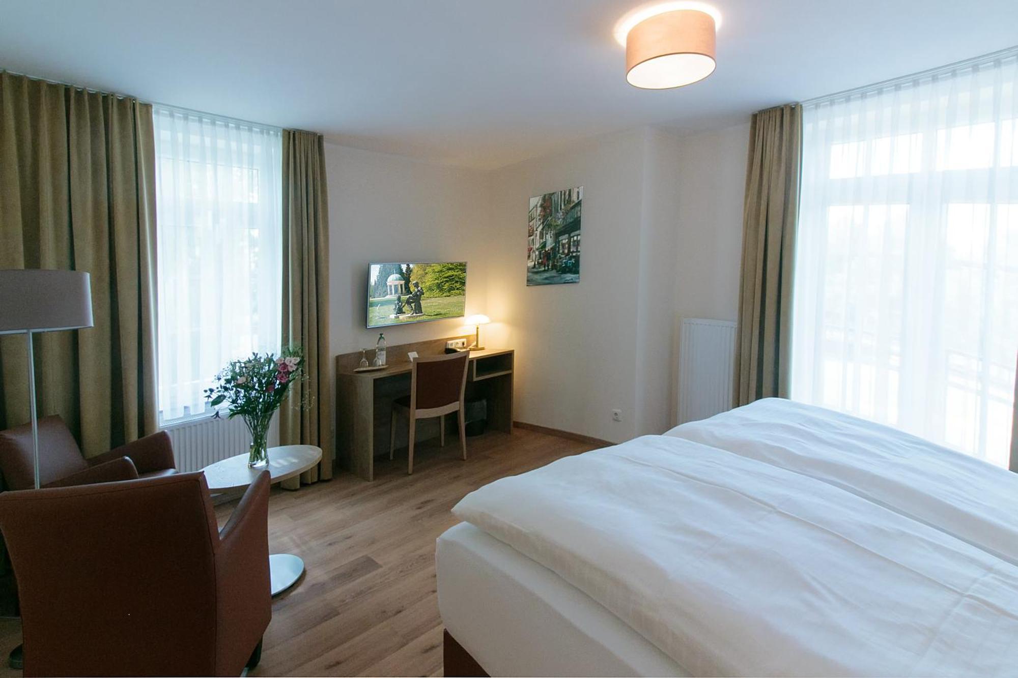 Hotel Dirks Am Schloss บัดเพอร์ทอนท์ ภายนอก รูปภาพ