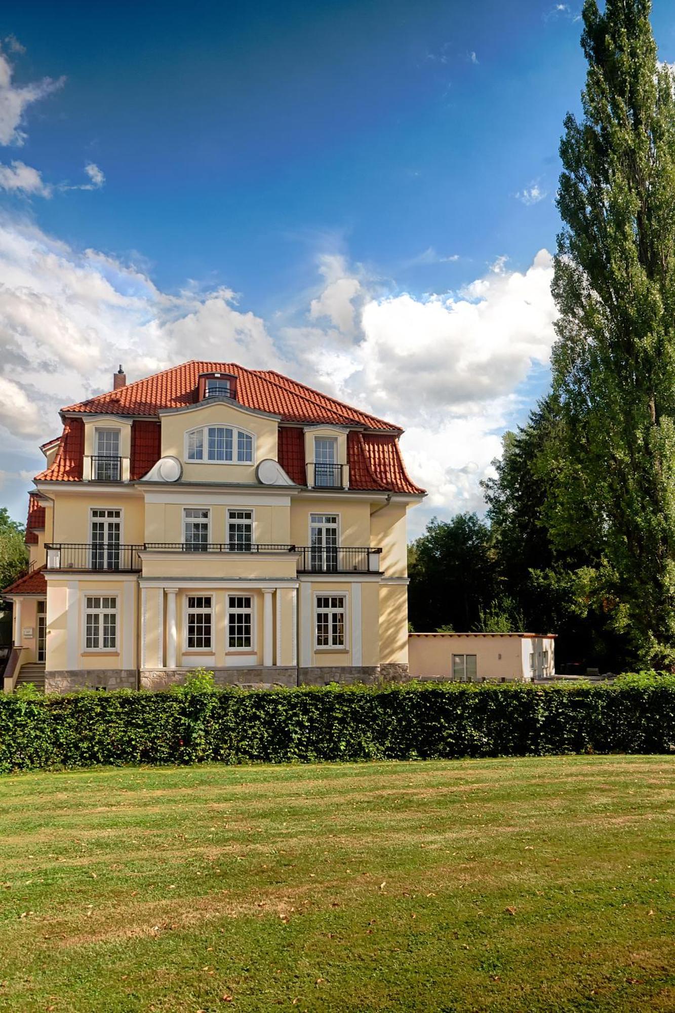 Hotel Dirks Am Schloss บัดเพอร์ทอนท์ ภายนอก รูปภาพ